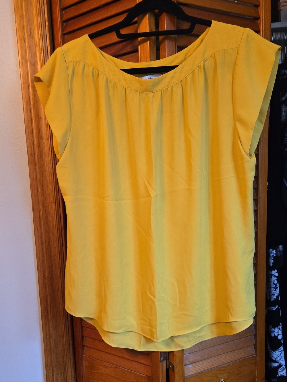 Reitmans Mustard Yellow Cap Sleeve Blouse